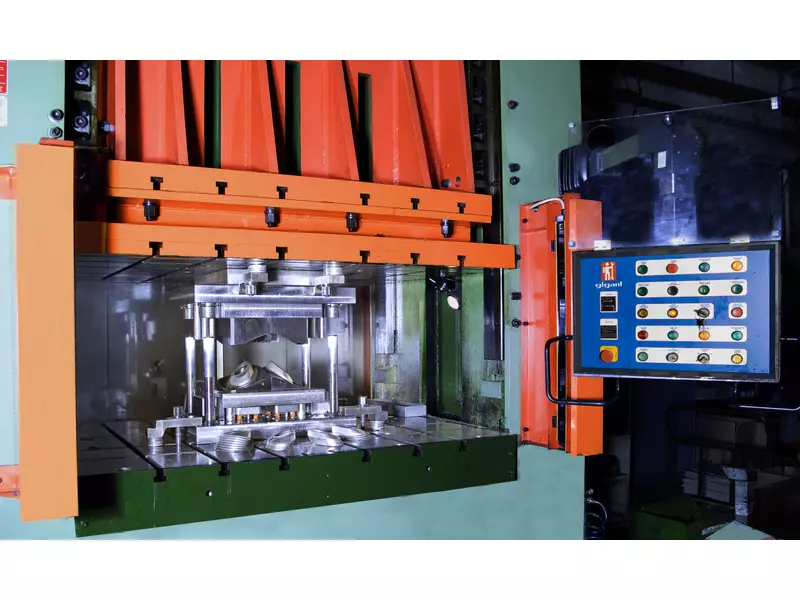 Stampaggio Lamiere con stampo internamente realizzato.webp